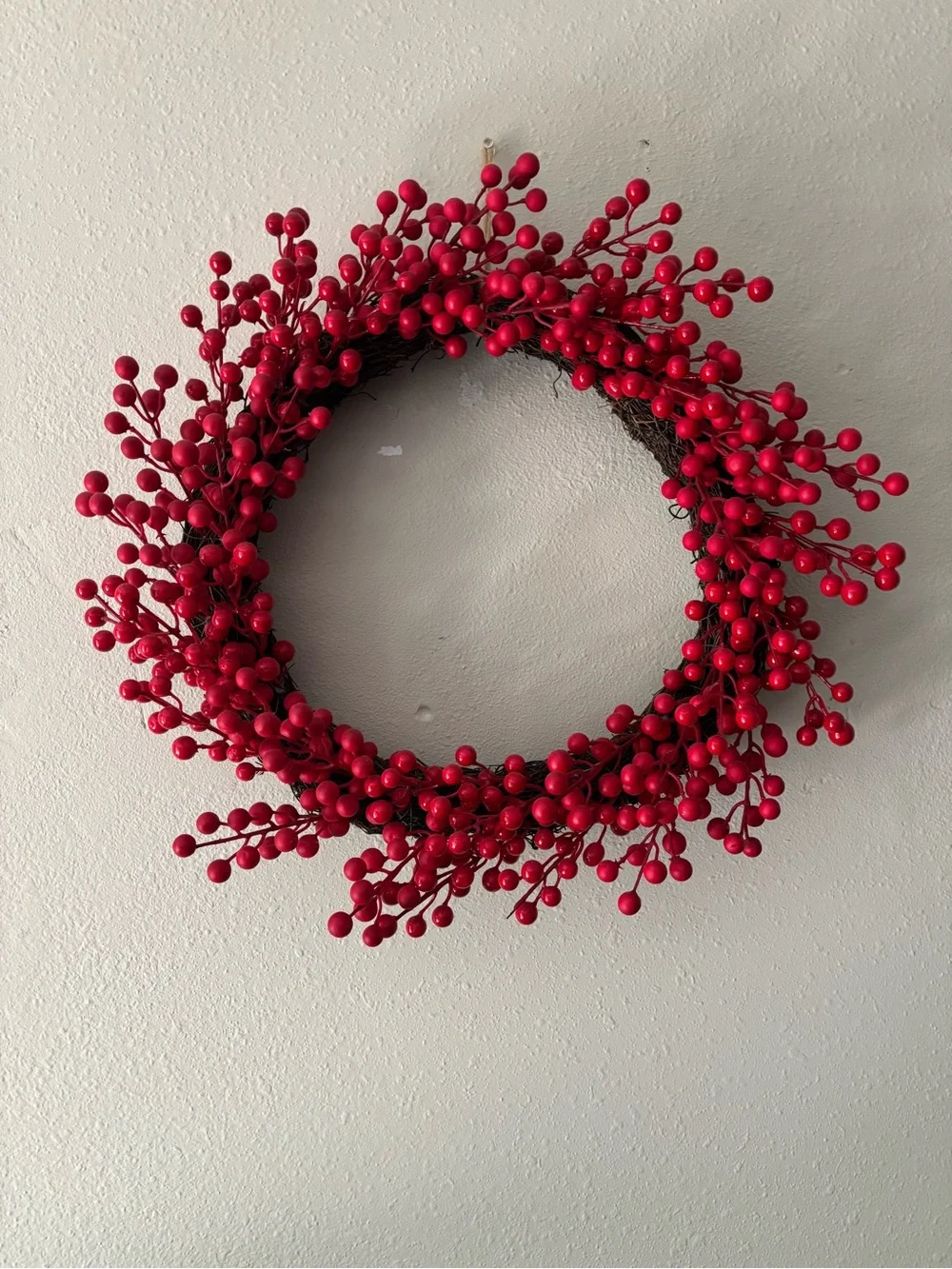 Red Cranberry Holiday Wreath - Classic Festive Wall Decor